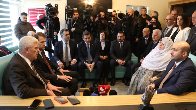 M&uuml;savat Dervişoğlu, Mihalgazi Belediye Başkanı Akg&uuml;n'&uuml; Ziyaret Etti