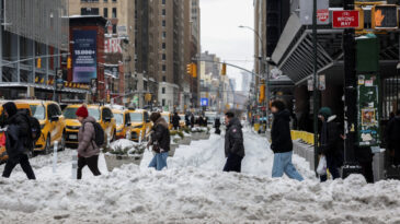 New York&rsquo;ta Soğuklar Can Aldı: 17 Kişi Sokakta Donarak Hayatını Kaybetti