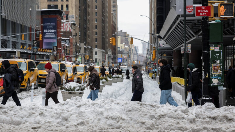 New York&rsquo;ta Soğuklar Can Aldı: 17 Kişi Sokakta Donarak Hayatını Kaybetti