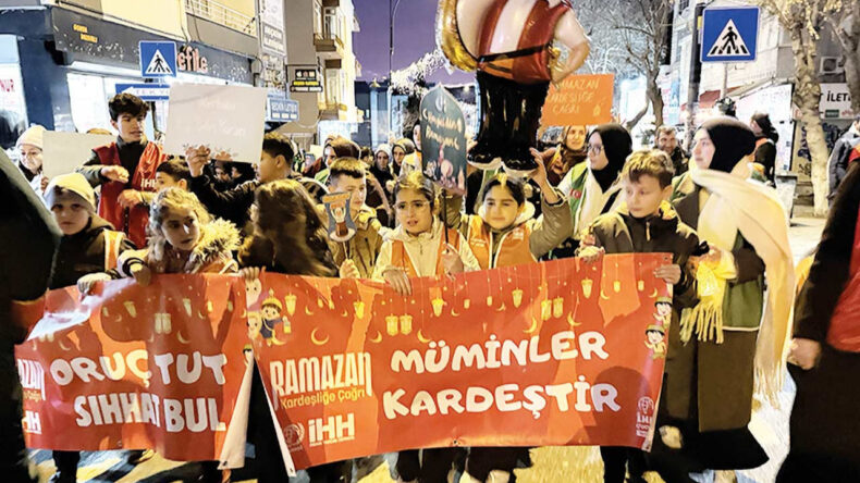 Okulların Kapısı Din Görevlilerine Açıldı