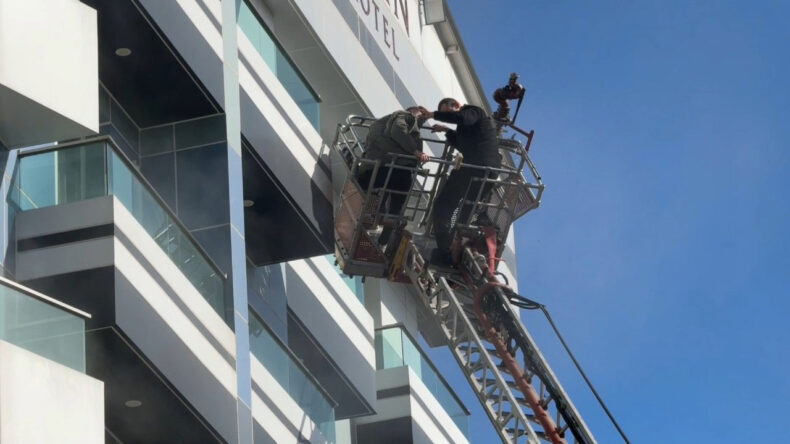 Otelde Can Pazarı: 8 Kişi Balkondan Kurtarıldı