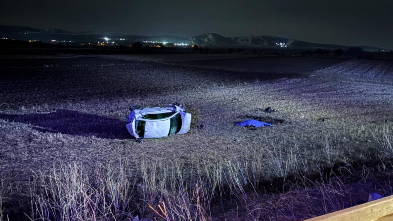 Otomobil Şarampole D&uuml;şt&uuml;: 1 Kişi Hayatını Kaybetti, 4 Yaralı