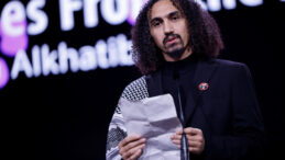 &Ouml;d&uuml;l Konuşması Bakanı Rahatsız Etti, Salonu Terk Etti