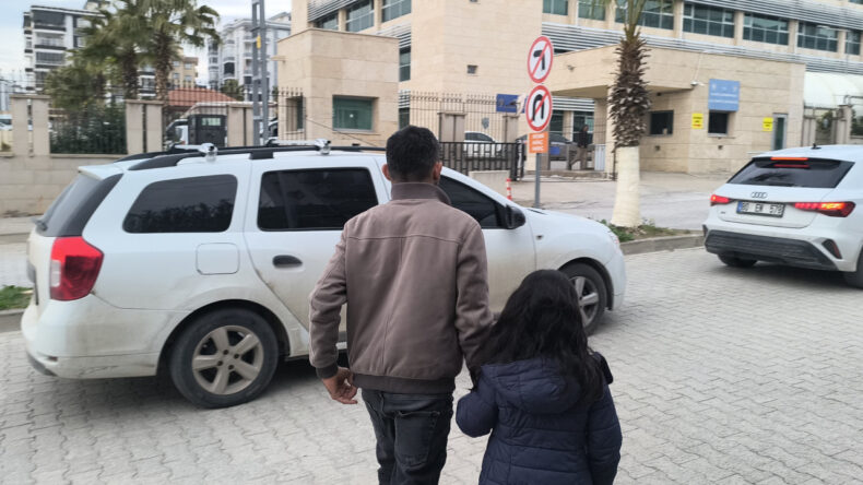 &Ouml;ğretmenden 8 Yaşındaki &Ouml;ğrenciye Darbe İddiası