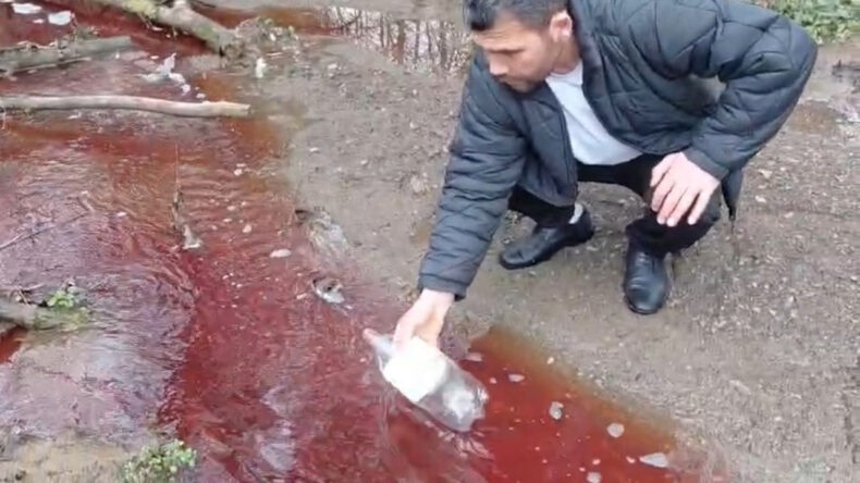 &Ouml;merli Barajı'na Akan Derede Korkutan G&ouml;r&uuml;nt&uuml;