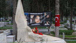 &Ouml;zgecan Aslan, Mezarı Başında Anıldı