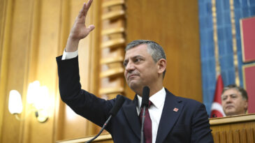&Ouml;zg&uuml;r &Ouml;zel: Allah İstanbul Valisi'nden razı olsun