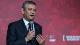 &Ouml;zg&uuml;r &Ouml;zel: Kolunda bin emekli maaşı var, 28 bin liraya 'Hayır' diyor