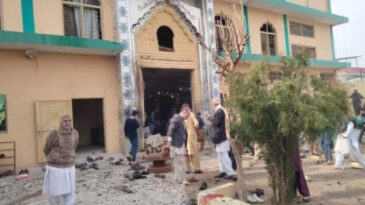 Pakistan'da Camide Şiddetli Patlama: &Ccedil;ok Sayıda &Ouml;l&uuml;m Rapor Edildi