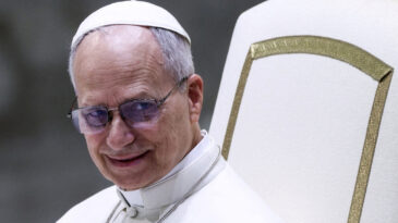 Papa, Edi Rama ile G&ouml;r&uuml;şt&uuml;