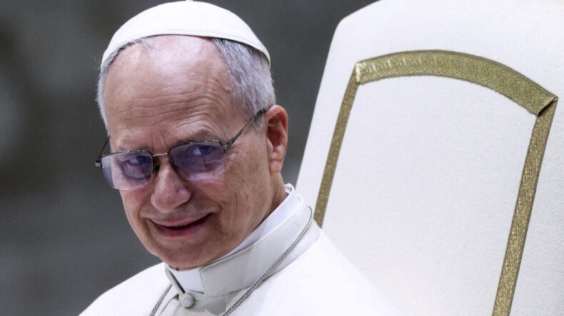 Papa, Edi Rama ile G&ouml;r&uuml;şt&uuml;