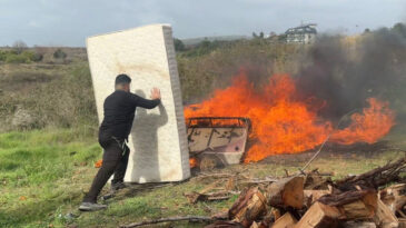Personel Ayrıldı, Patron Sinir Krizi Ge&ccedil;irdi: Lojmandaki Eşyaları Yaktı