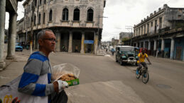 Petrol Krizi Derinleşiyor: Oteller Kapatıldı, Turistler Yeniden Yerleştirildi
