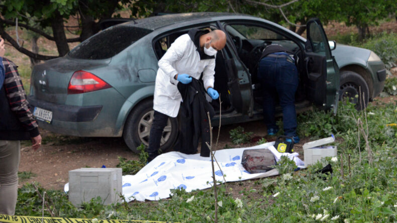 "Dondurma ısmarlayacağım" diyerek &ouml;ld&uuml;rd&uuml;ler