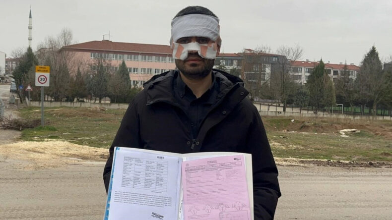 Rehber &Ouml;ğretmen Fizik &Ouml;ğretmenine Sıcak &Ccedil;ayla Saldırdı