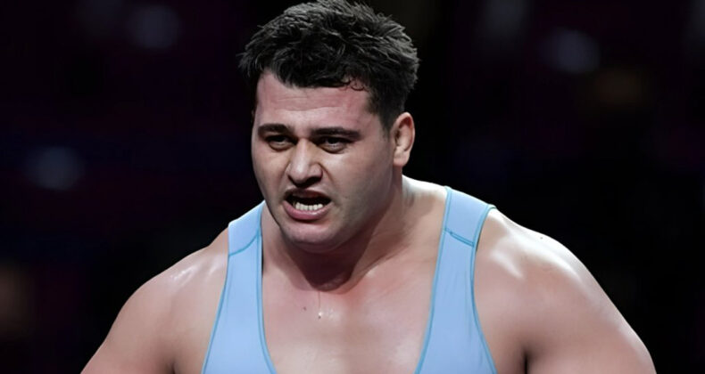 Rıza Kayaalp Altın Madalya ile D&ouml;nd&uuml;!