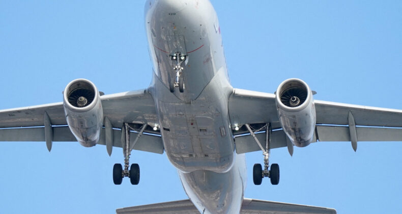 Rusya, K&uuml;ba U&ccedil;uşlarını Ge&ccedil;ici Olarak Durduruyor