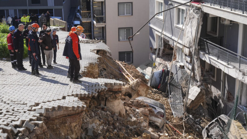 Sağanak Yağış İzmir'i Vurdu