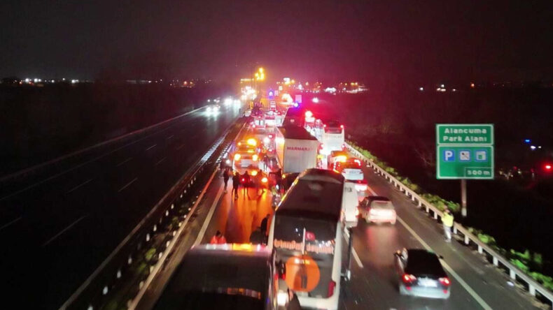 Sakarya'da Zincirleme Trafik Kazası