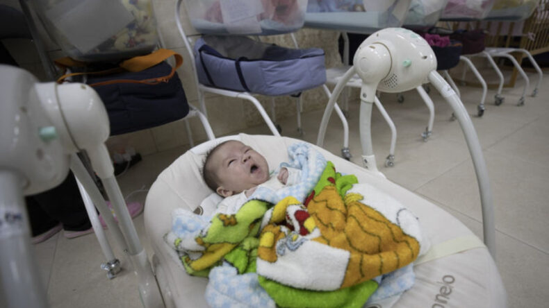 Savaşın Ortasında N&uuml;fus Krizi: Askerlerin Spermi Devlet Desteğiyle Donduruluyor