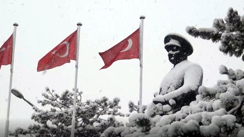 Şehir Kara G&ouml;m&uuml;ld&uuml;: 2004&rsquo;ten Sonraki En Yoğun Yağış