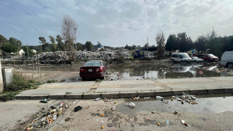 Sel Bastı, &Ccedil;&ouml;pler Yola S&uuml;r&uuml;klendi