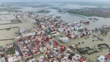 Sel Felaketi &Uuml;lkeyi Etkisi Altına Aldı: Yardım &Ccedil;alışmaları Devam Ediyor