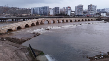 Sibirya Soğuklarının Ardından Nehir Canlandı