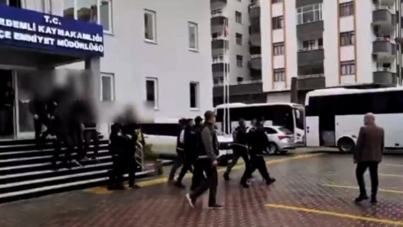 Silah, Uyuşturucu ve Fuhuş Operasyonu: 29 G&ouml;zaltı