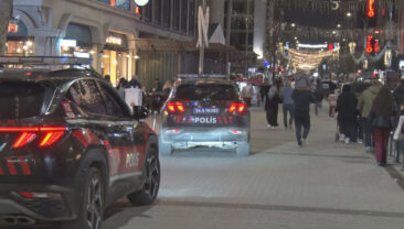 Silahını Doldur Boşalt Yapan Kuyumcu &Ccedil;alışanı Arkadaşını Vurdu