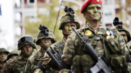 Sınırda G&ouml;rev Yapan Yunan Askerlerinin Tazminatında Artış