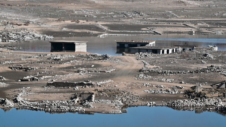 Son Yağışlar Baraja Yeterli Gelmedi: Tarihi Yapılar Ortaya &Ccedil;ıktı