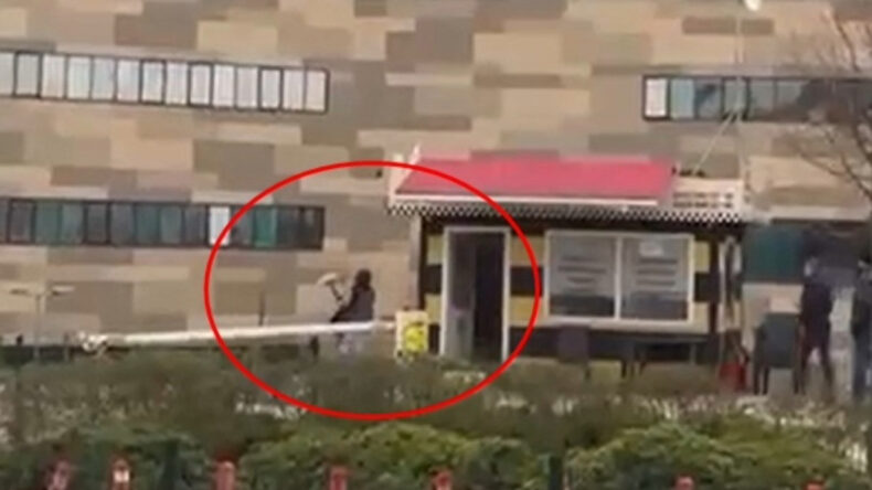 Taksiye Binmeyen Kadın, Durağın Camlarını Kırdı