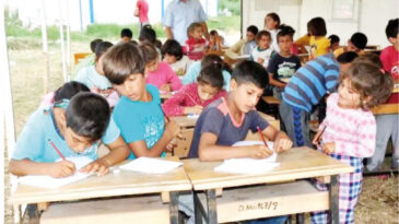 Tarım İş&ccedil;ileri &Ccedil;ocuklarını 2 Ay Okula G&ouml;nderebiliyor