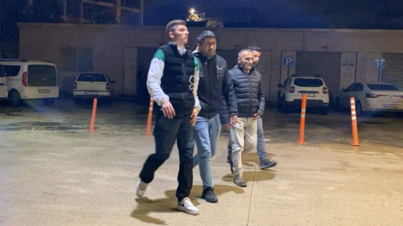 Tartıştığı Arkadaşının Kafatasını Kırdı