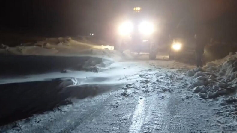 Tipi Nedeniyle Yolda Mahsur Kalan 30 Kişi Kurtarıldı: Okullara 1 Gün Ara Verildi