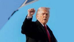 Trump'a G&uuml;mr&uuml;k Tarifesi Şoku: Mahkeme İptal Etti