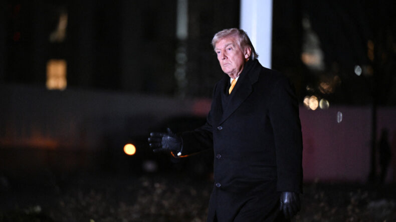 Trump'tan Se&ccedil;im Stratejisi: Se&ccedil;men Kimliği Zorunlu Olsun