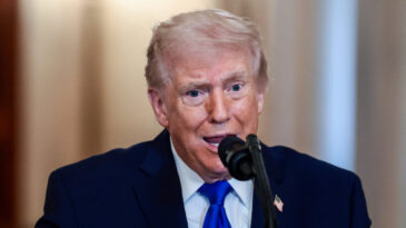 Trump&rsquo;ın Eleştirdiği Anlaşma Askıya Alındı