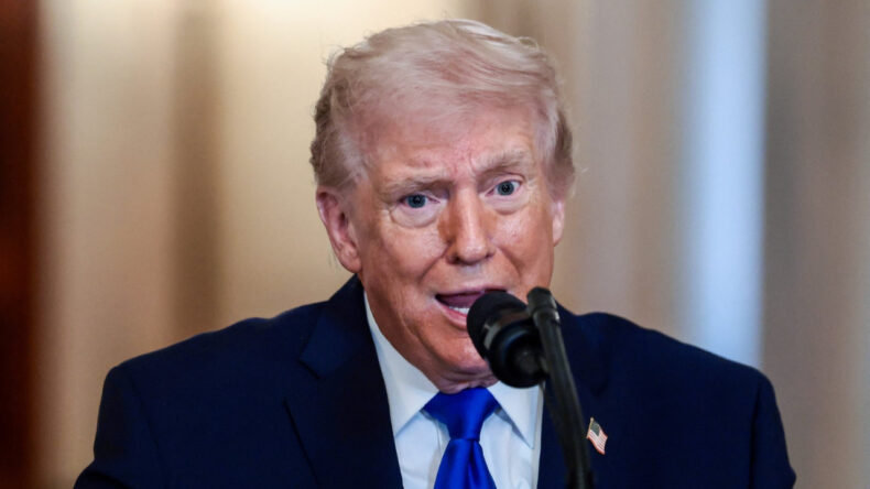 Trump&rsquo;ın Eleştirdiği Anlaşma Askıya Alındı