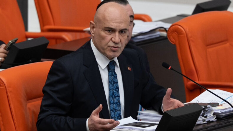 Turhan &Ccedil;&ouml;mez'den "&Ouml;calan'a stat&uuml;" iddialarıyla ilgili a&ccedil;ıklama