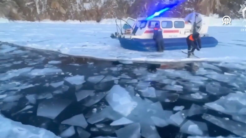 Turistleri taşıyan otobüs buz kaplı göle düştü: 8 kişi yaşamını yitirdi