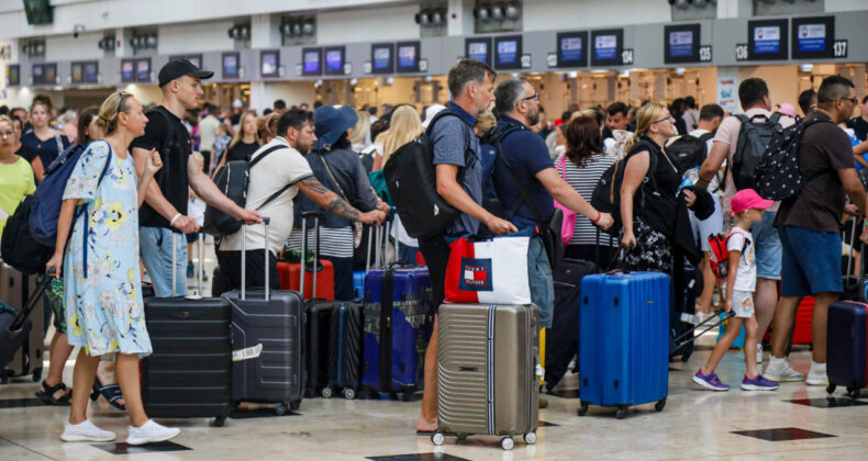 T&uuml;rkiye'ye Ocakta 2,3 Milyon Turist Geldi