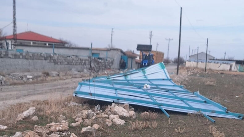 Uçan Çatı Hayatı Tehdit Etti