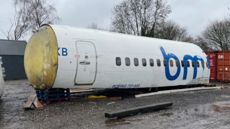 Uçağını Bahçesine Gömerek Sığınağa Dönüştürecek