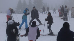 Uludağ&rsquo;da S&ouml;mestr Yoğunluğu Rekor Kırdı: 47 Bin Ara&ccedil; Giriş Yaptı