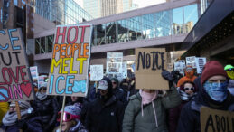 &Uuml;lkeler tek tek vatandaşlarını uyarıyor: ABD'ye gitmeyin