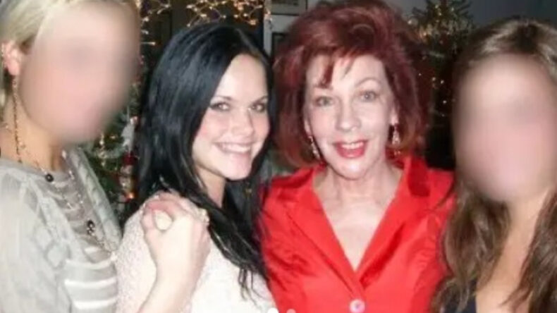 Ünlü İş Kadını, Epstein'e Genç Kızların Fotoğraflarını Göndermiş