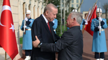 &Uuml;rd&uuml;n Kralı İstanbul'da: Erdoğan'dan resmi t&ouml;ren