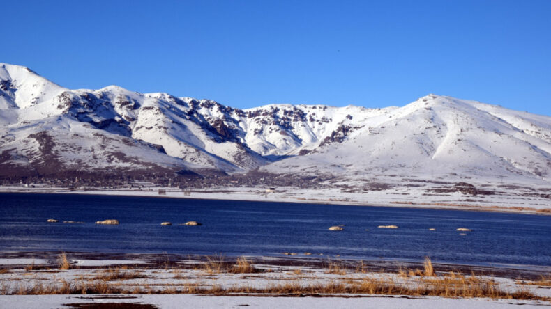 Ürpertici Manzara: Su Seviyesi Düşüyor ve Yeni Adacıklar Ortaya Çıkıyor